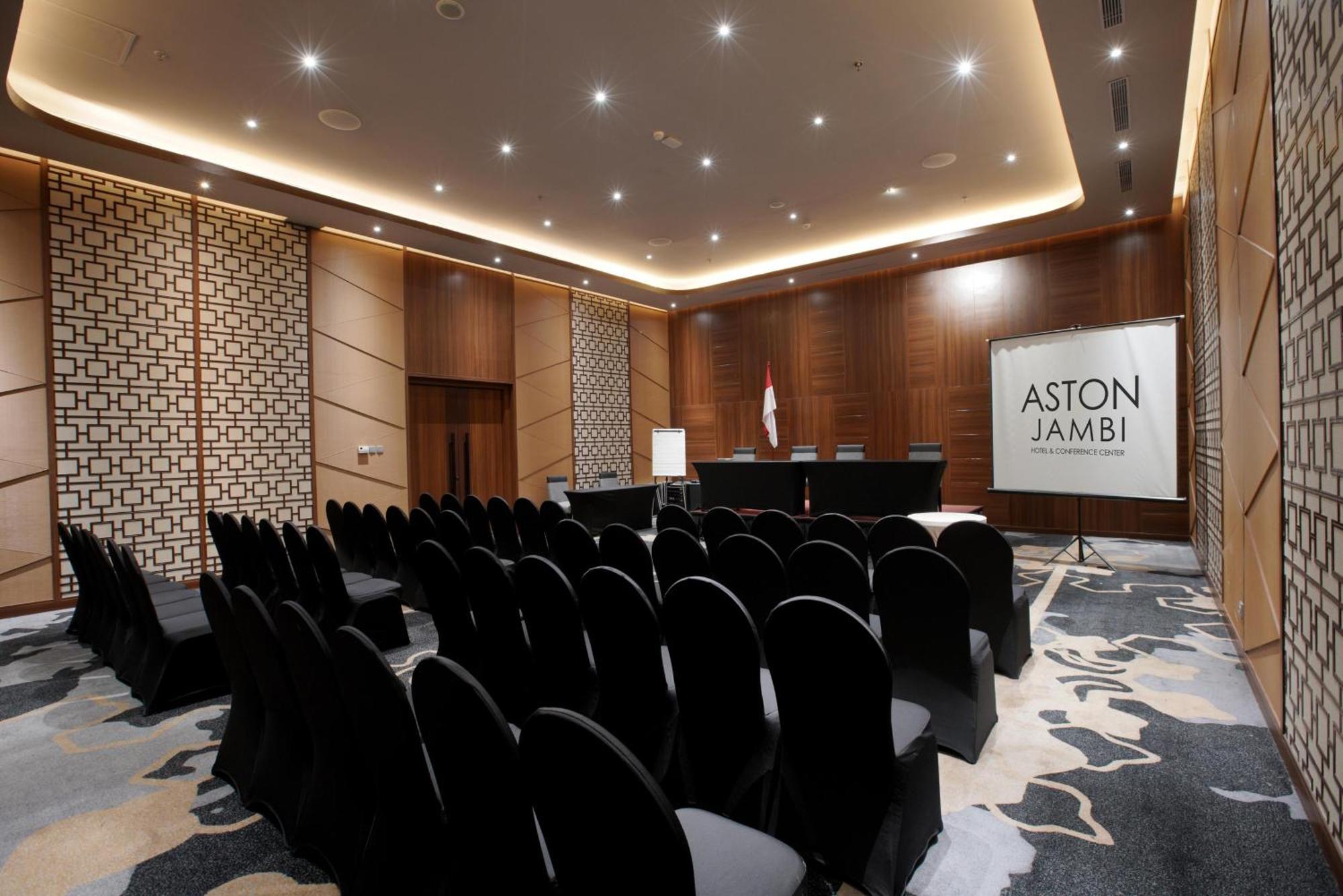 ASTON Jambi Hotel&Conference Center Exterior foto