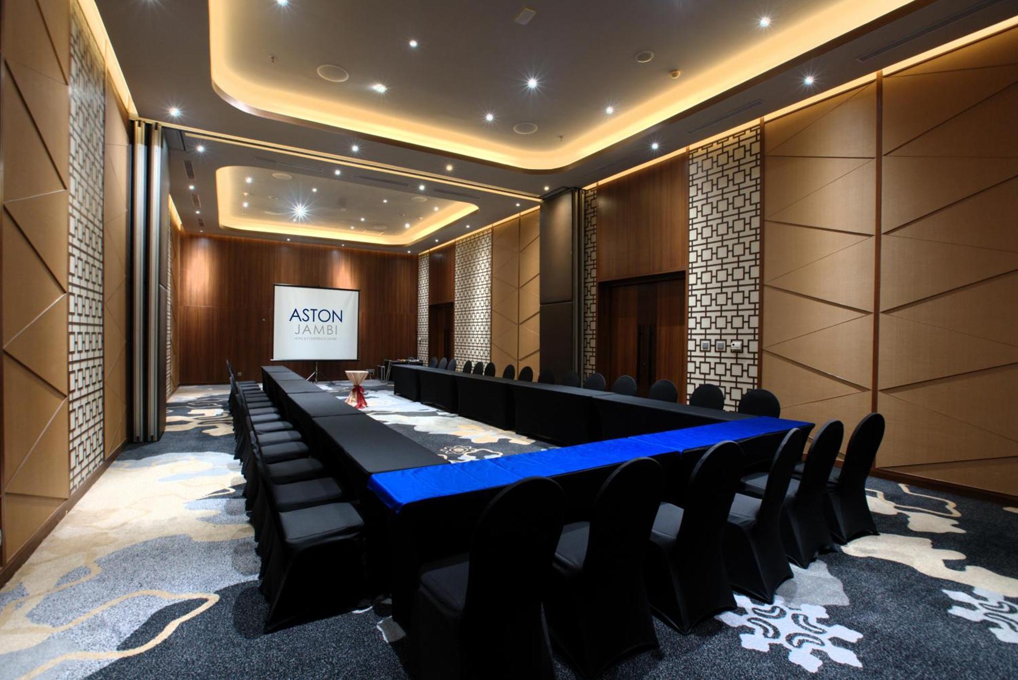ASTON Jambi Hotel&Conference Center Exterior foto